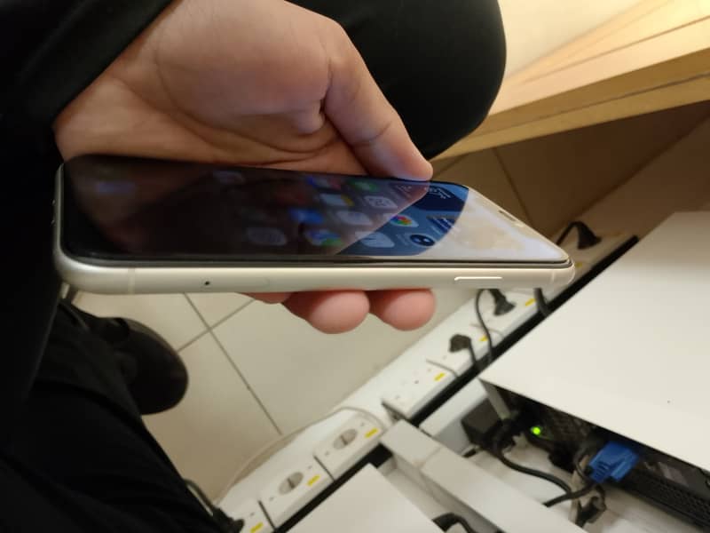 Apple iPhone 11 0