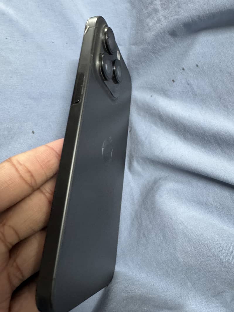 Apple iPhone 15 Pro Max 3