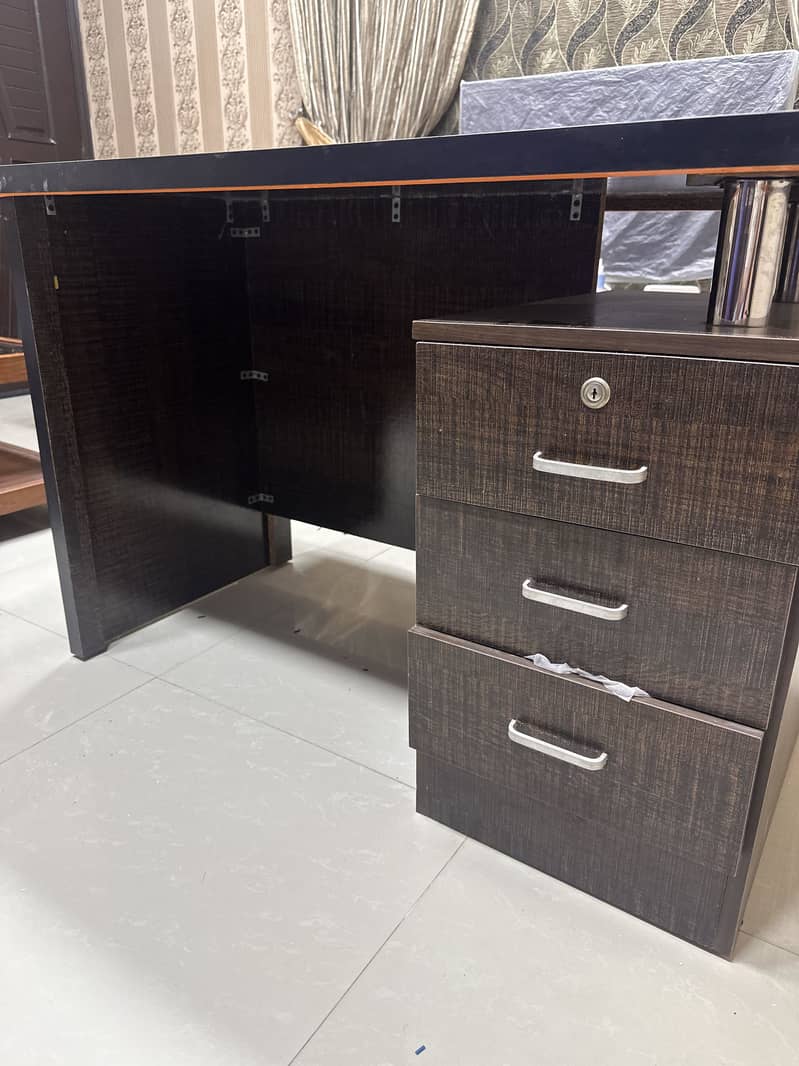 Office Table 0