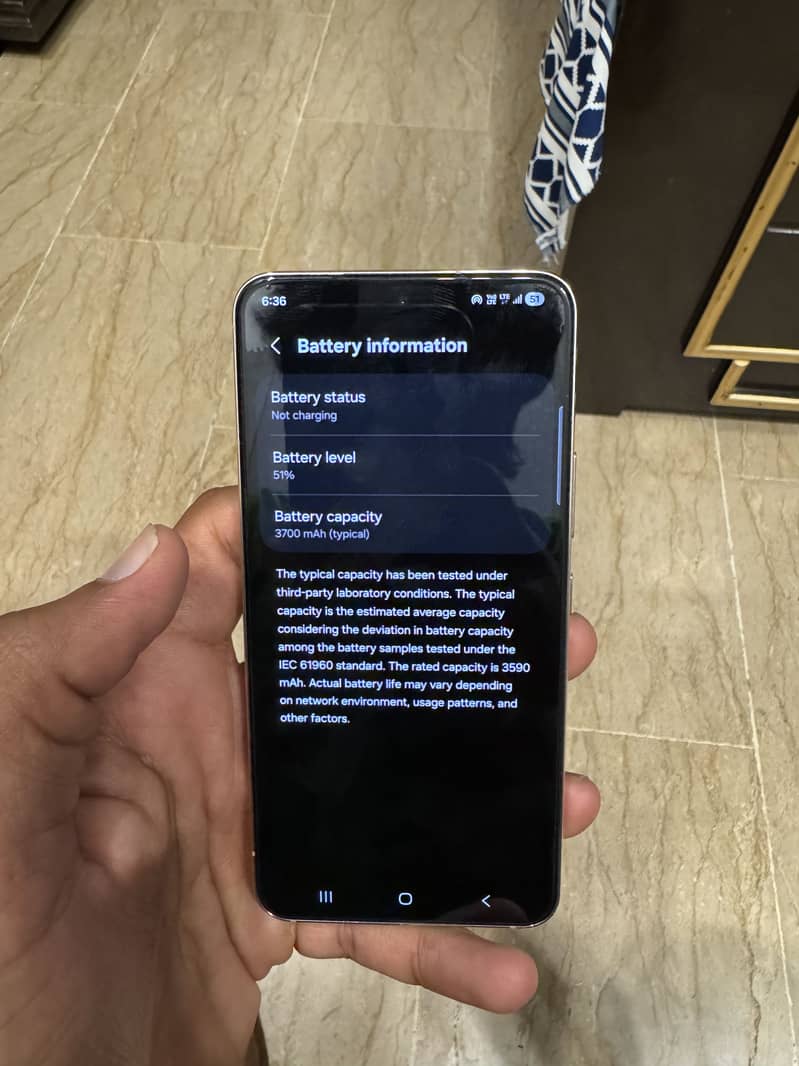 Samsung Mobile S22 4