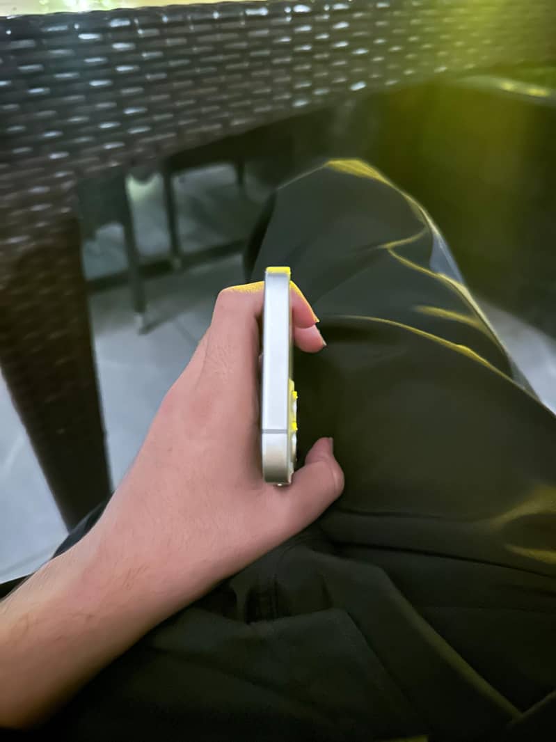 Apple iPhone 13 2