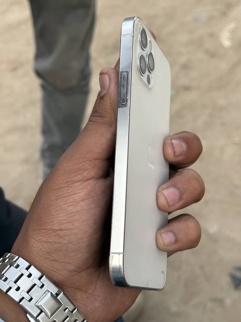 Apple iPhone 12 Pro 2