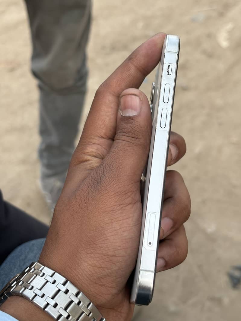 Apple iPhone 12 Pro 4