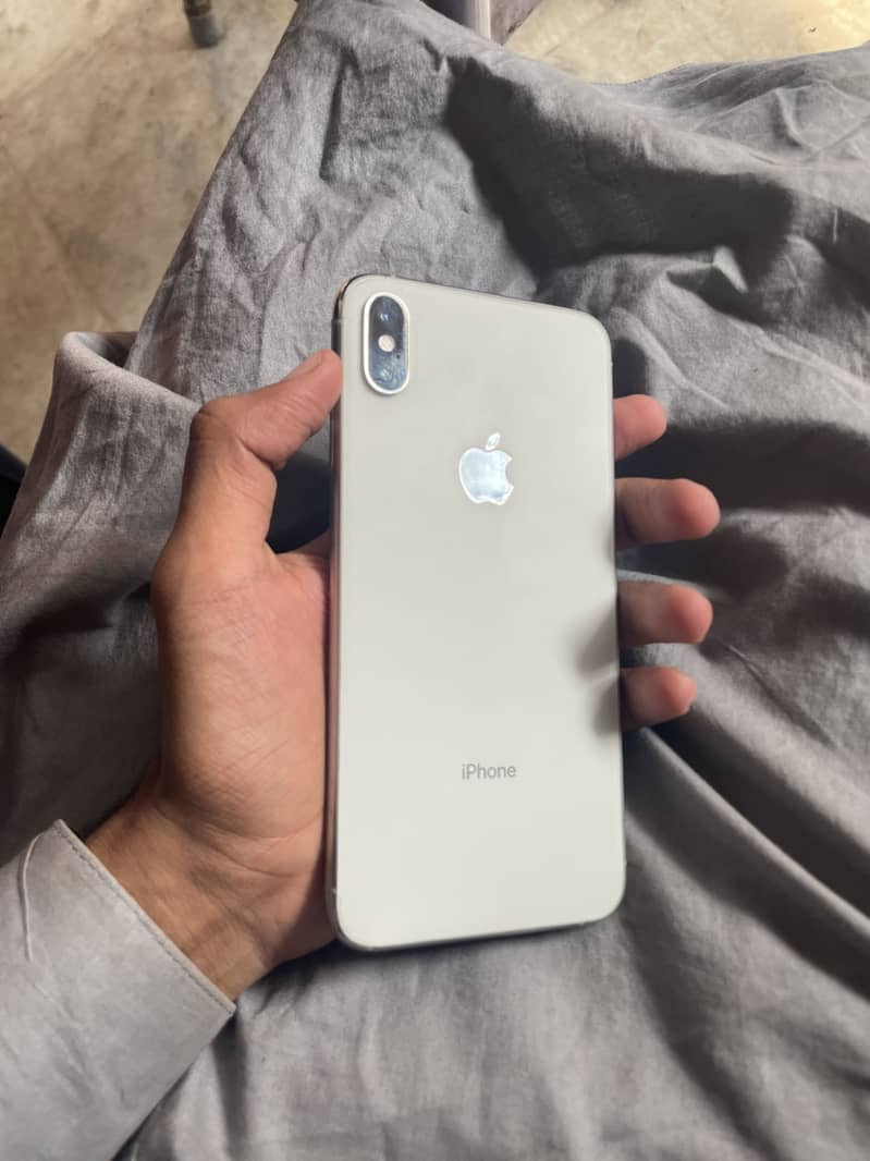 Apple iPhone XS Max 2