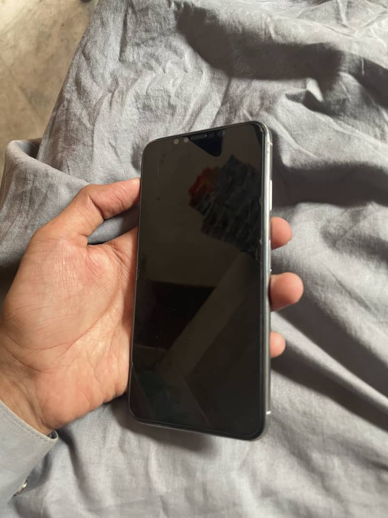 Apple iPhone XS Max 3
