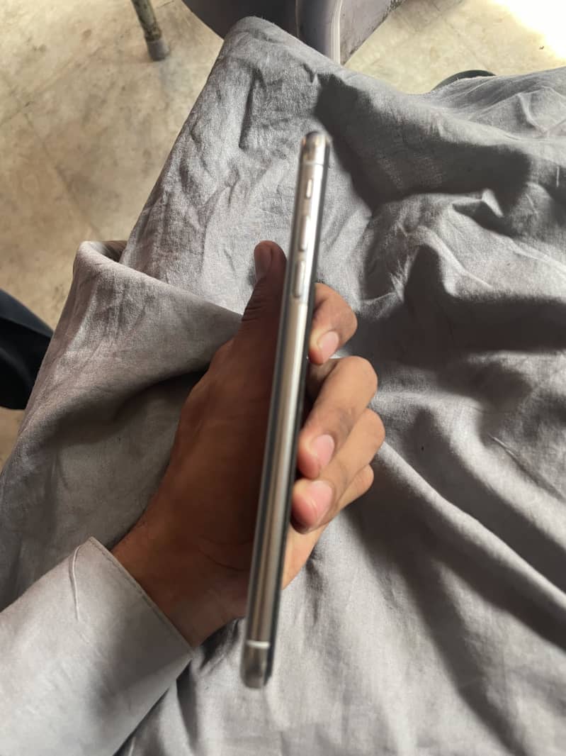 Apple iPhone XS Max 5