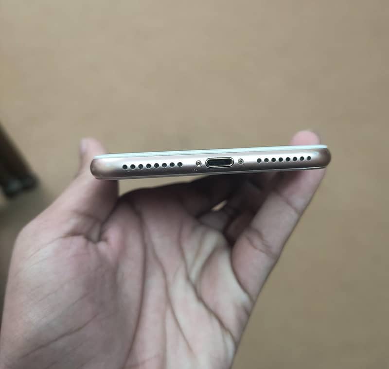 Apple iPhone 8 Plus 3