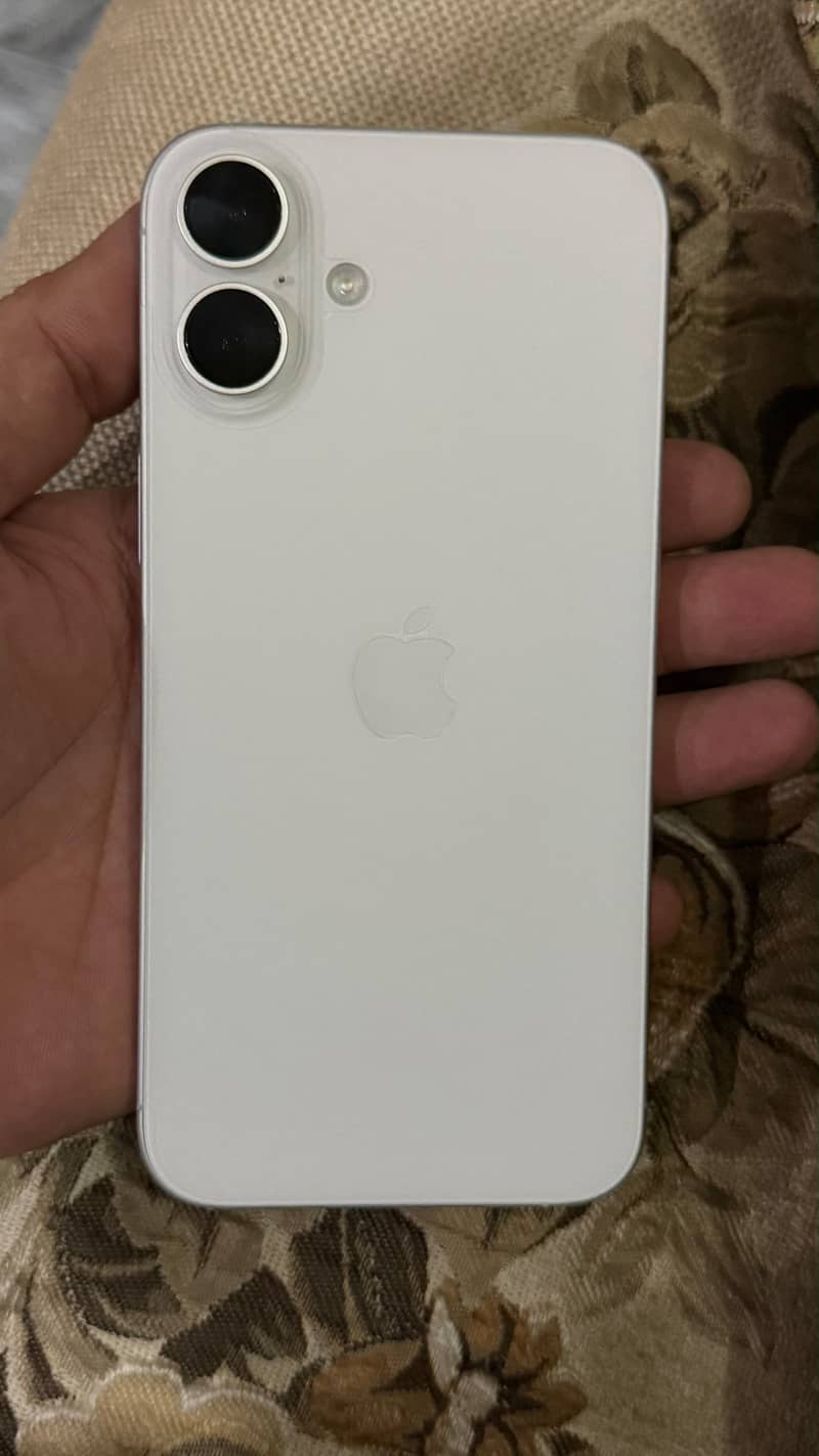 Apple iPhone 16 Plus 1
