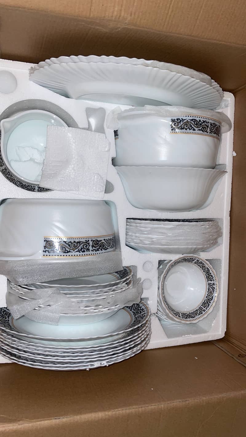 Bone china dinner set 4