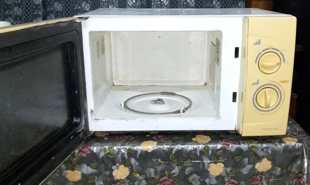 Microwave oven 6