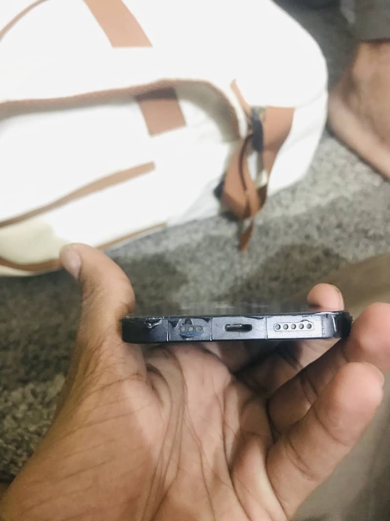 Apple iPhone 13 3