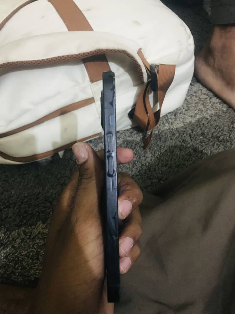 Apple iPhone 13 4