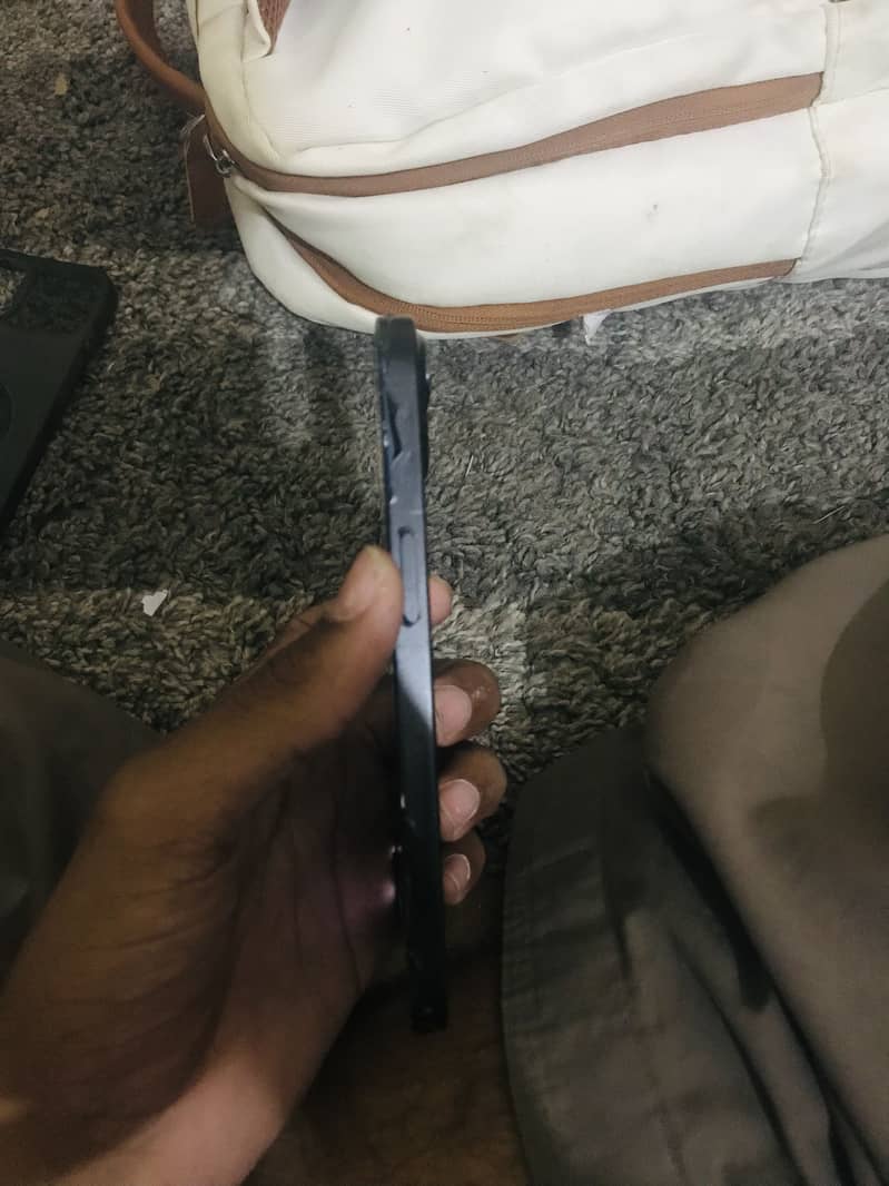 Apple iPhone 13 5
