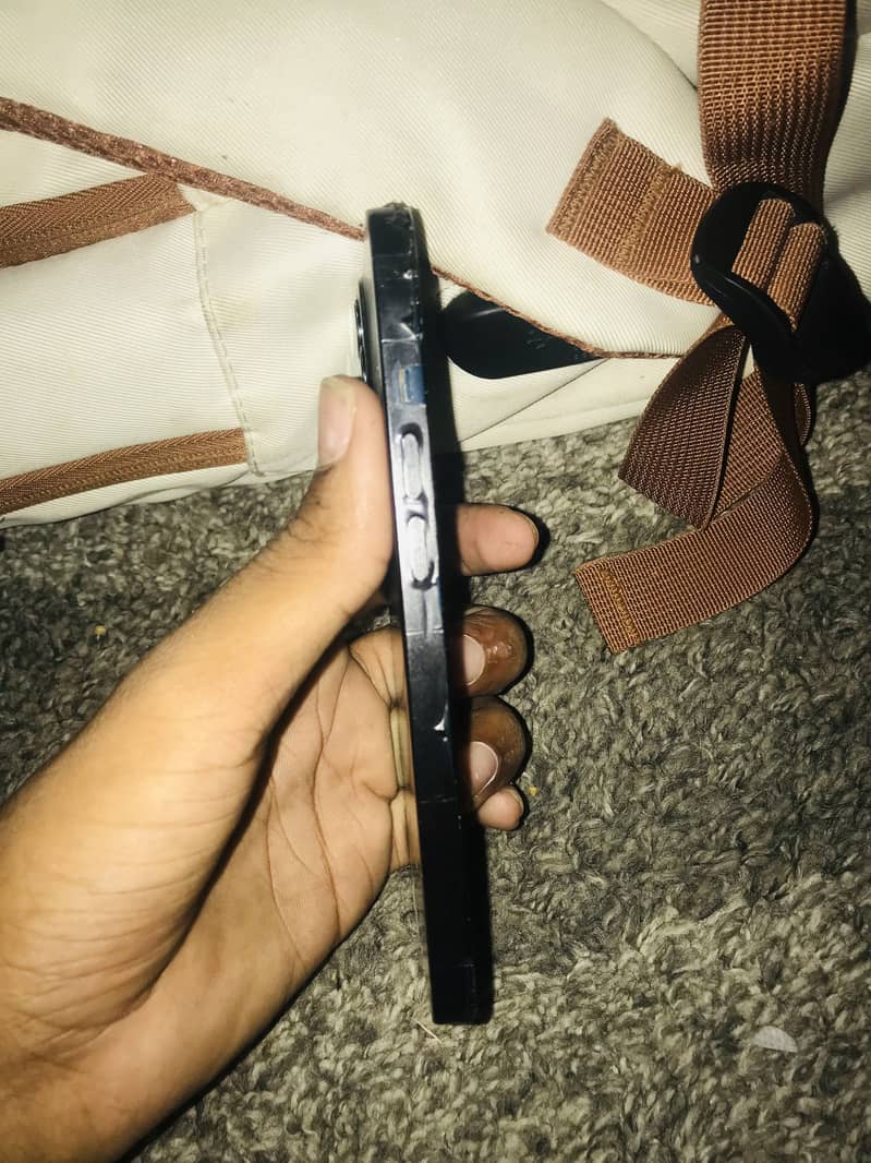 Apple iPhone 13 6