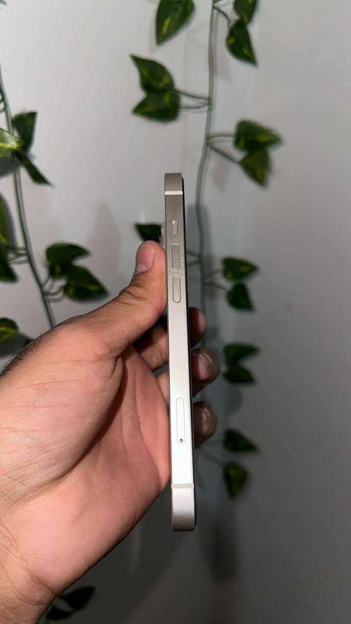 Apple iPhone 14 4