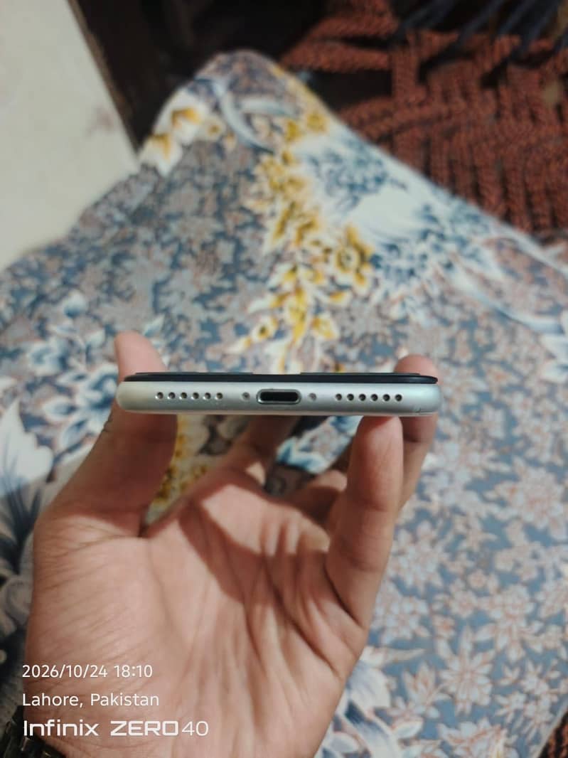 Apple iPhone SE 6