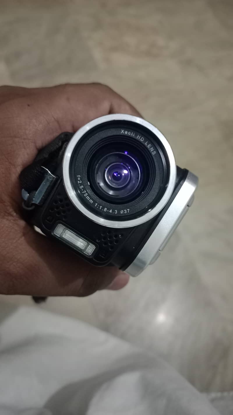 handy camera sanyo 1