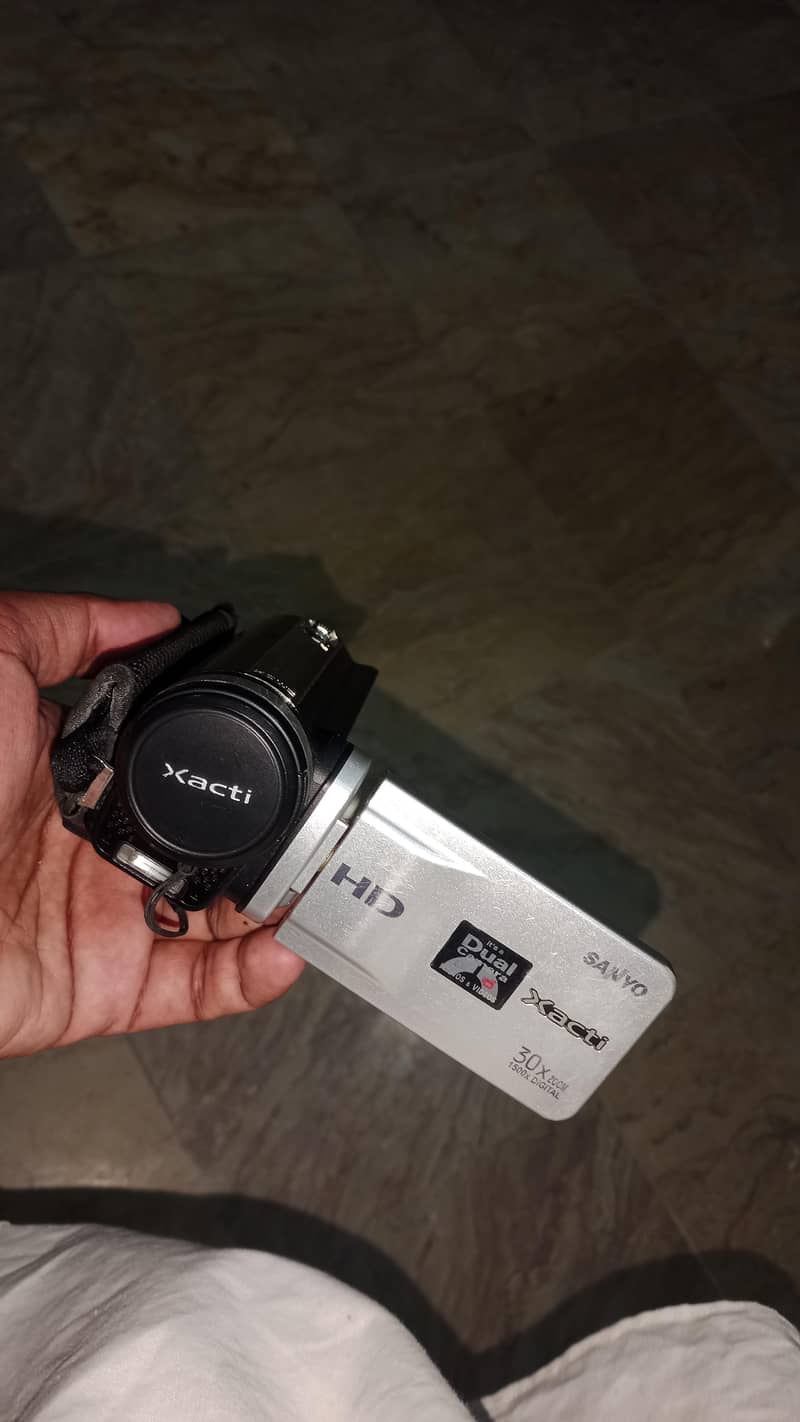 handy camera sanyo 2