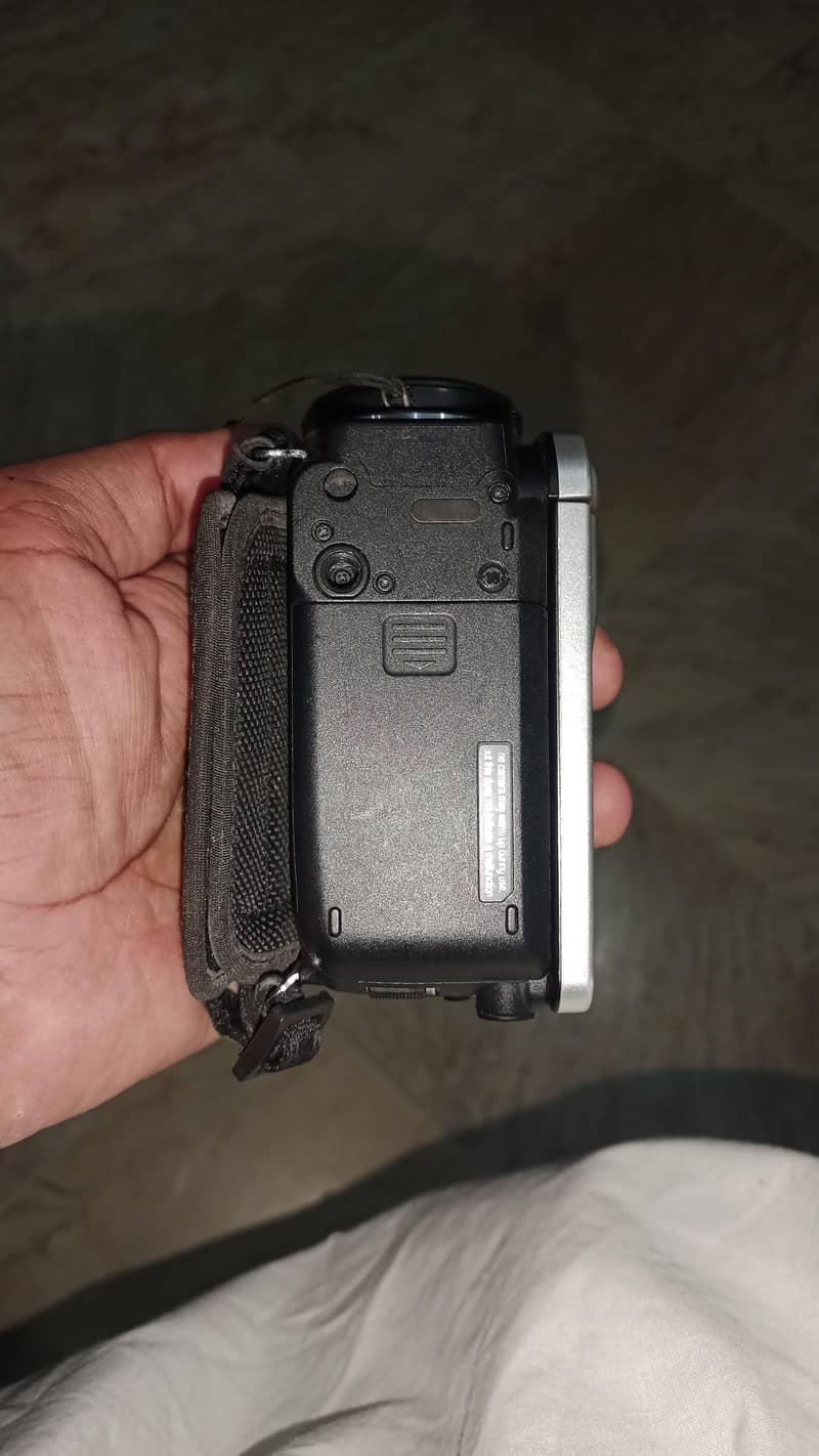 handy camera sanyo 4