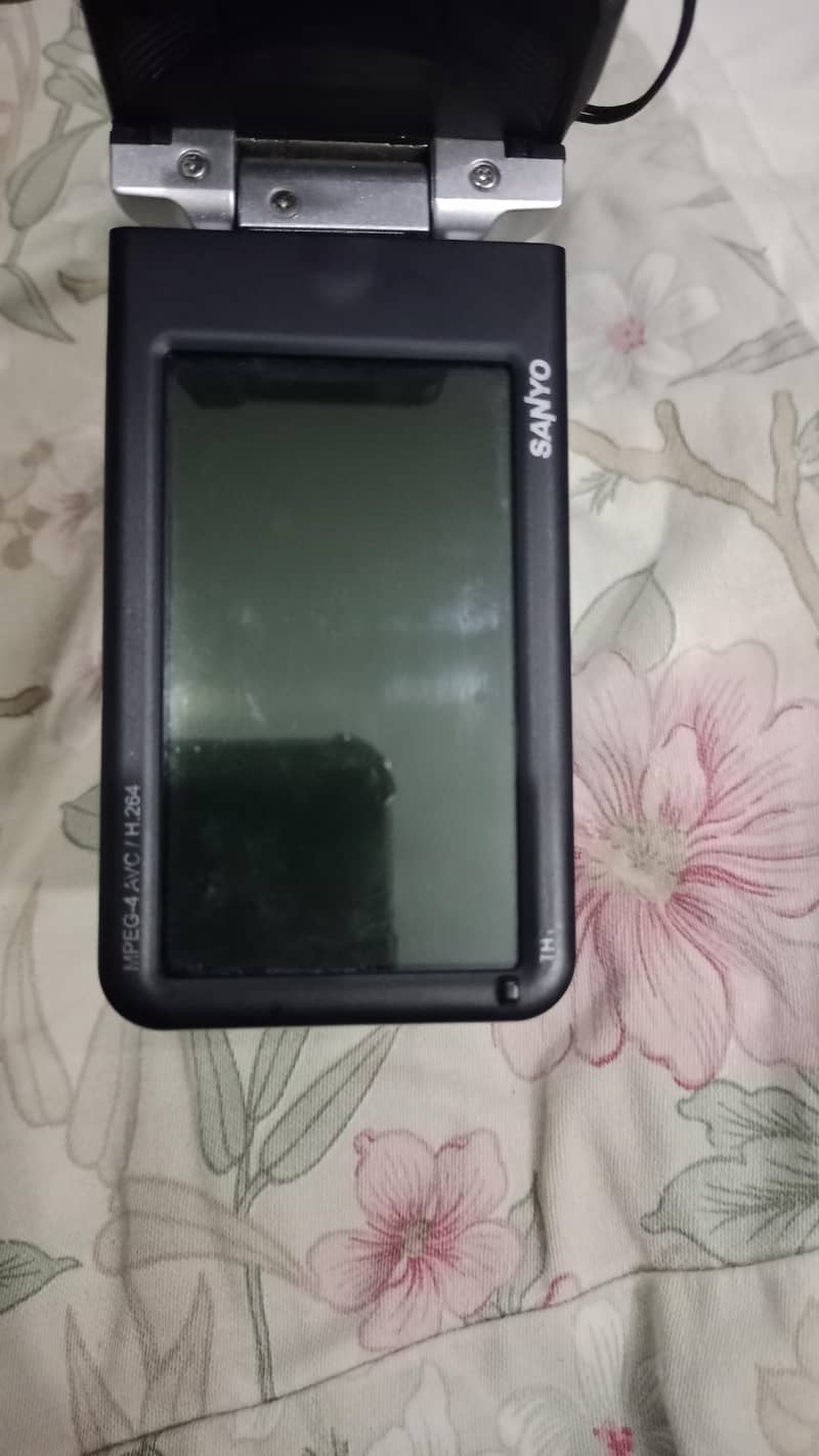 handy camera sanyo 8