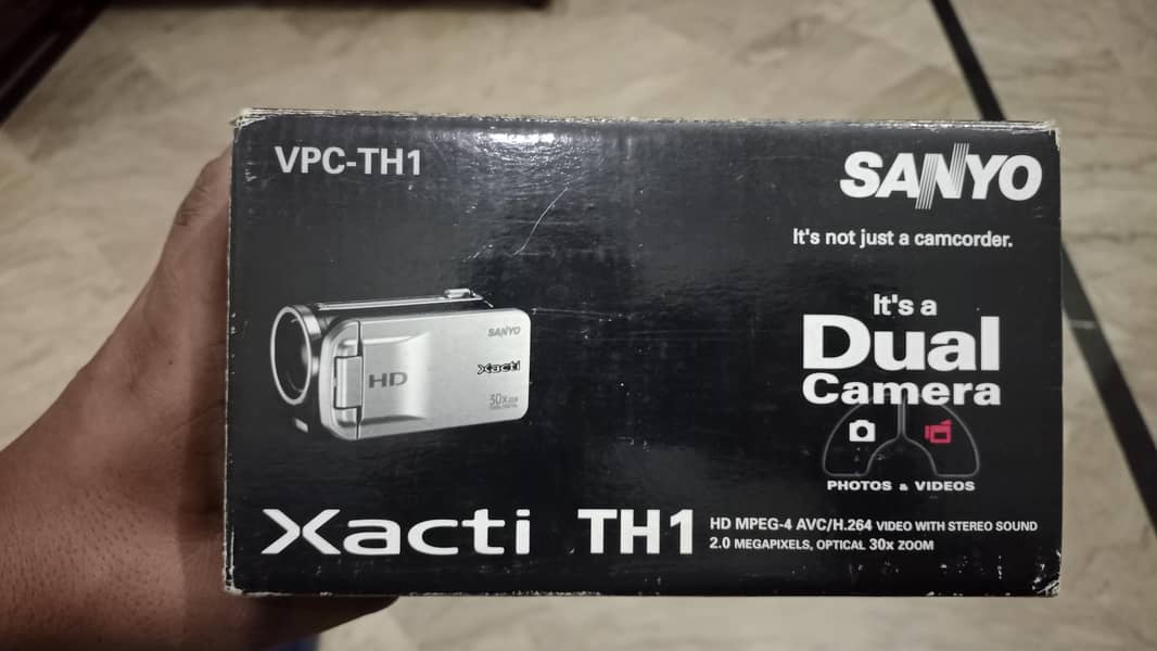 handy camera sanyo 12