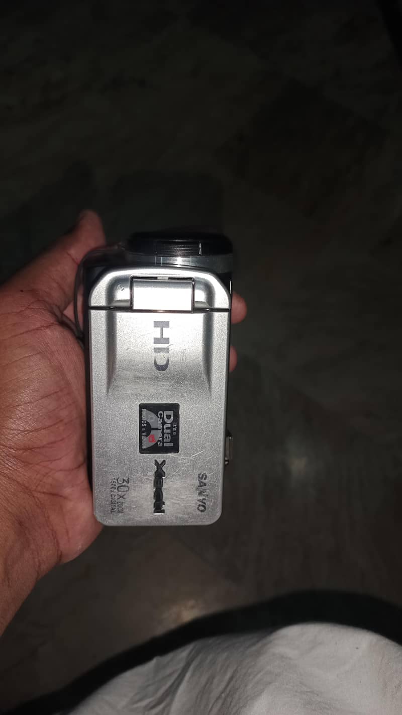 handy camera sanyo 16