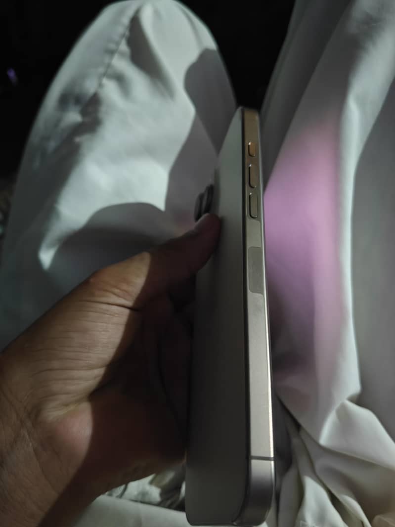 Apple iPhone 16 Pro Max 0