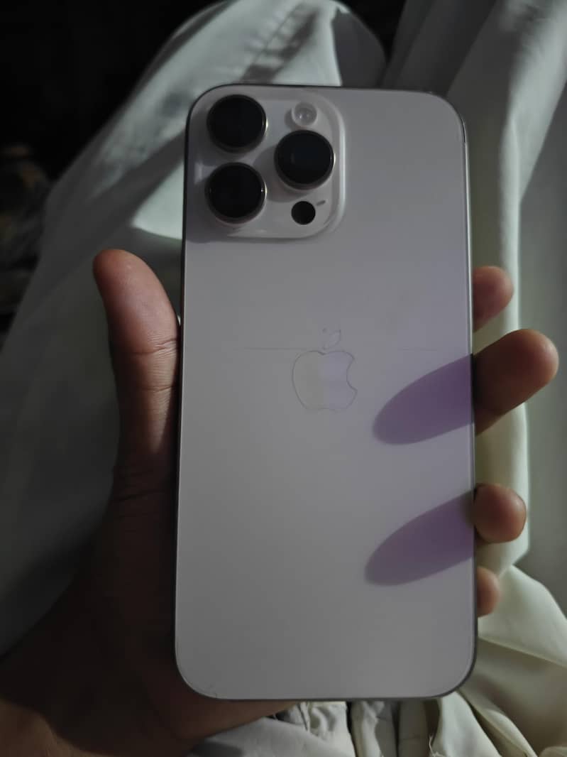Apple iPhone 16 Pro Max 1