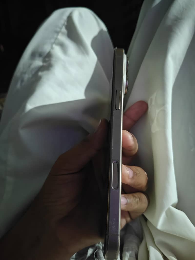 Apple iPhone 16 Pro Max 2