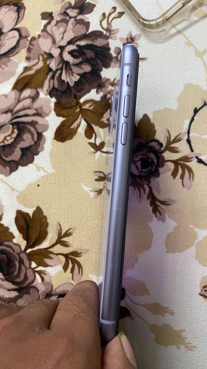 Apple iPhone 11 3