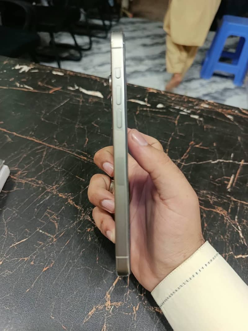 Apple iPhone 15 Pro Max 0