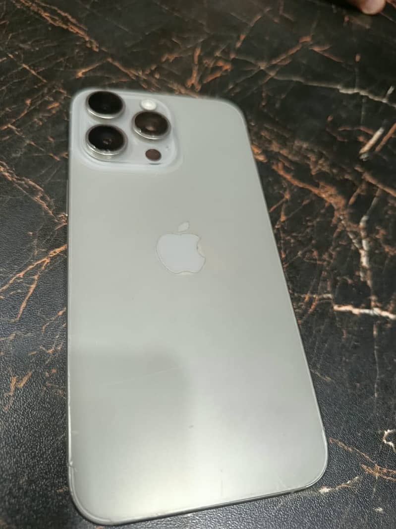 Apple iPhone 15 Pro Max 2