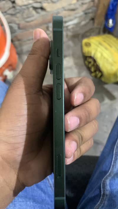 Apple iPhone 13