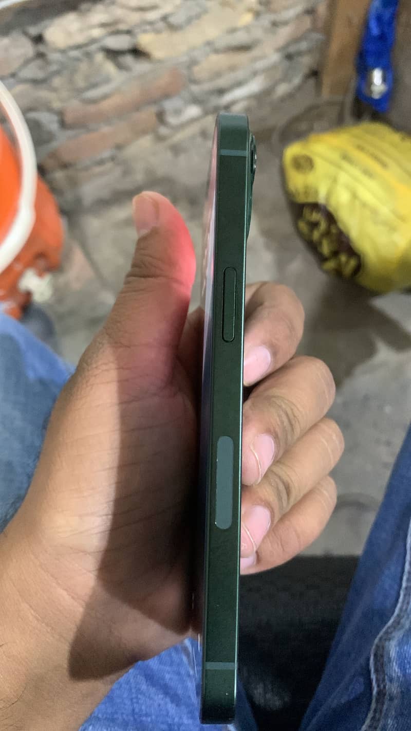 Apple iPhone 13 1