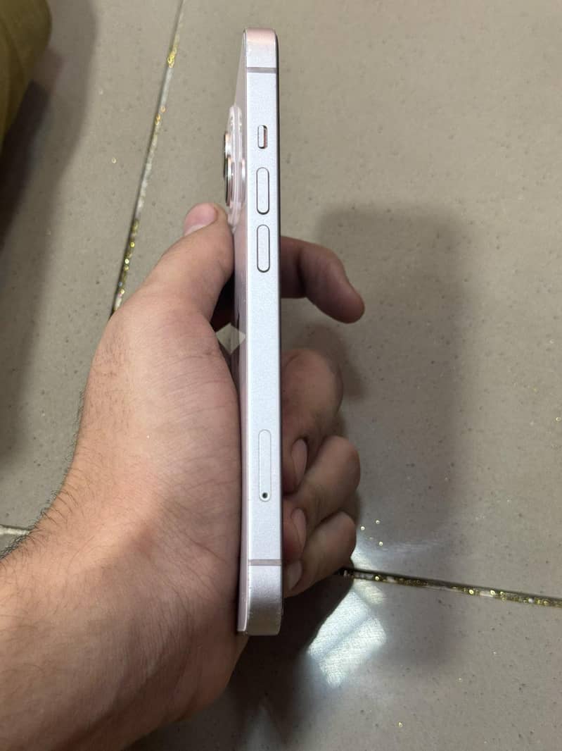 Apple iPhone 13 6