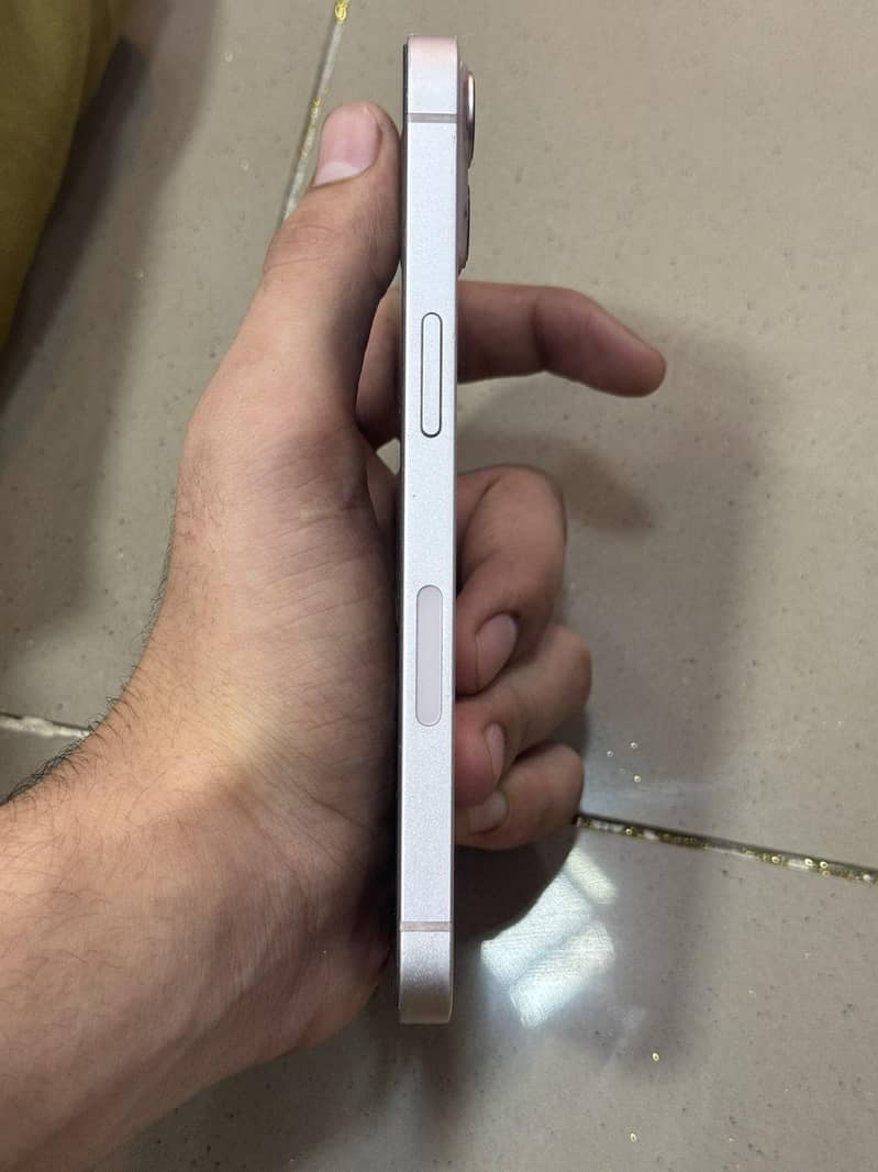 Apple iPhone 13 8