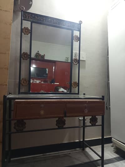 Dressing table