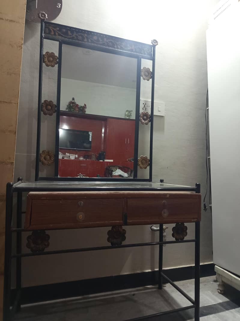 Dressing table 0