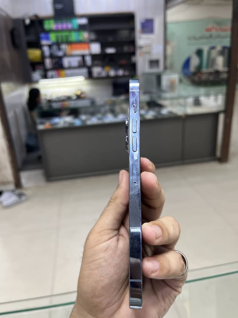 Apple iPhone 13 Pro Max 1