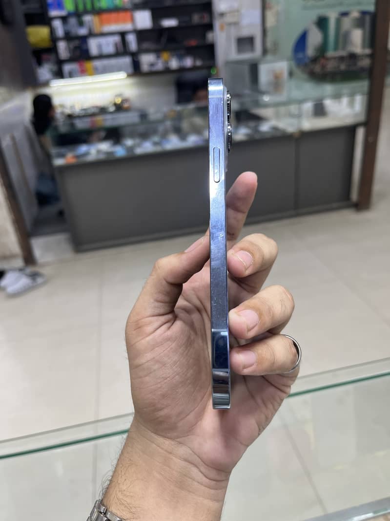 Apple iPhone 13 Pro Max 2