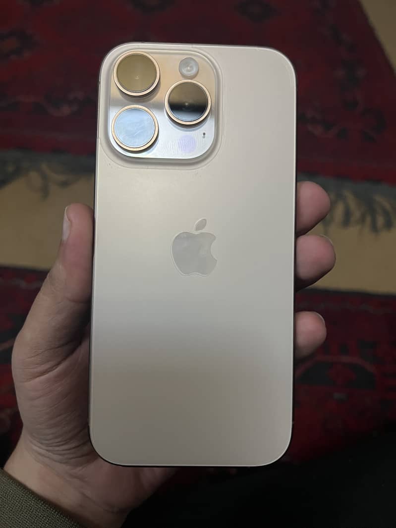 Apple iPhone 16 Pro 0