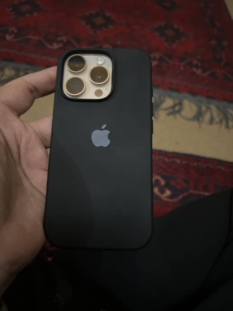 Apple iPhone 16 Pro 2