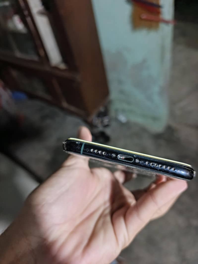 Apple iPhone 11 Pro Max 2
