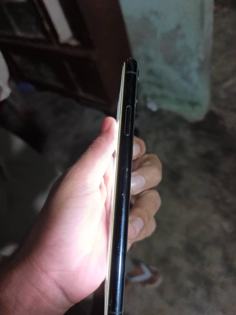 Apple iPhone 11 Pro Max 3