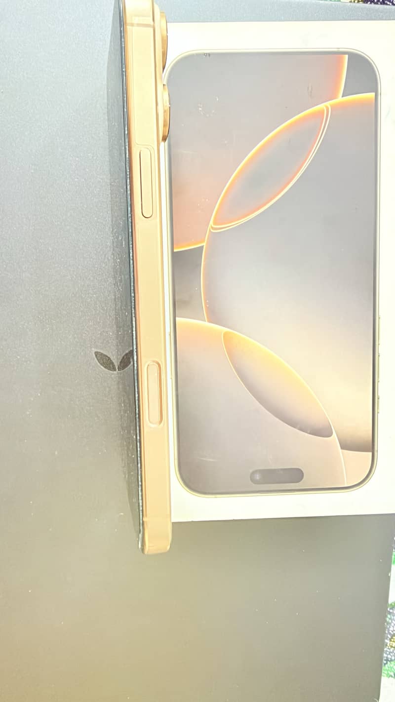Apple iPhone 16 Pro Max 6