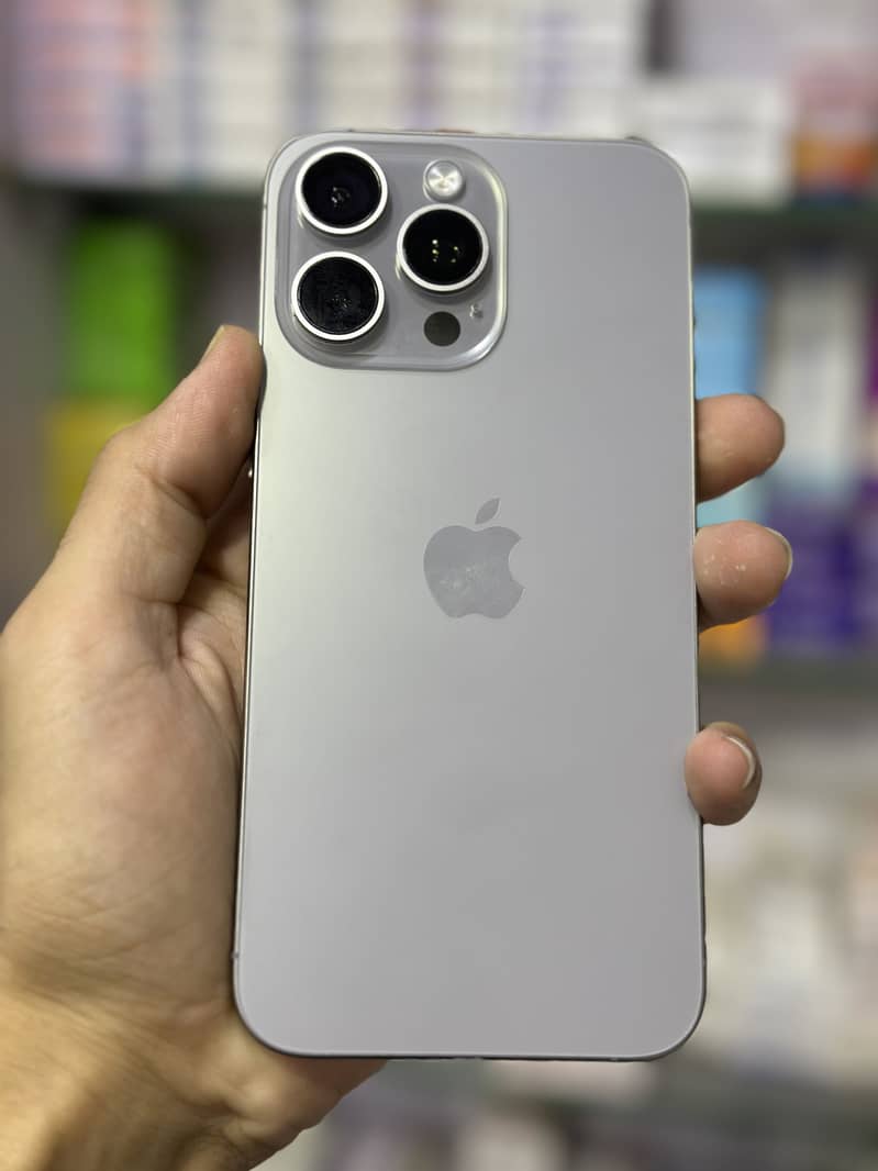 Apple iPhone 15 Pro Max 1
