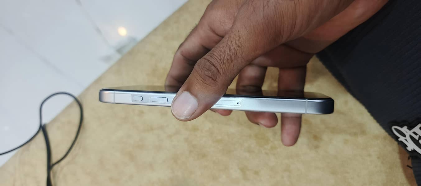 Apple iPhone 15 Pro 2