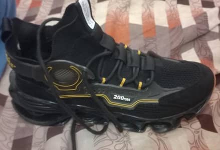 NCc-10131 Nitrogen Black Sneakers Size 7(41)- 10/10 Condition -karachi