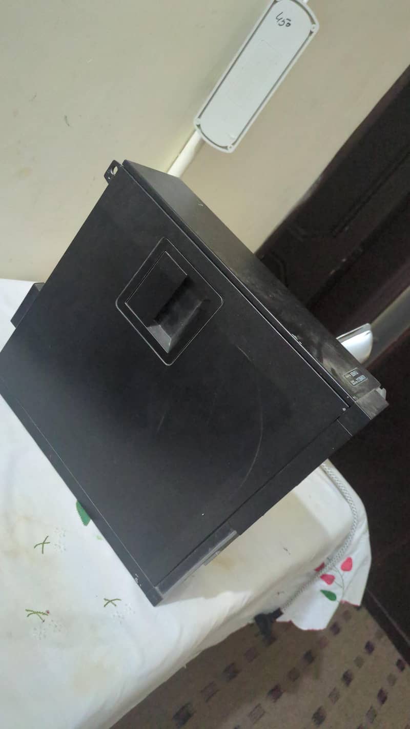 desktop computer 4