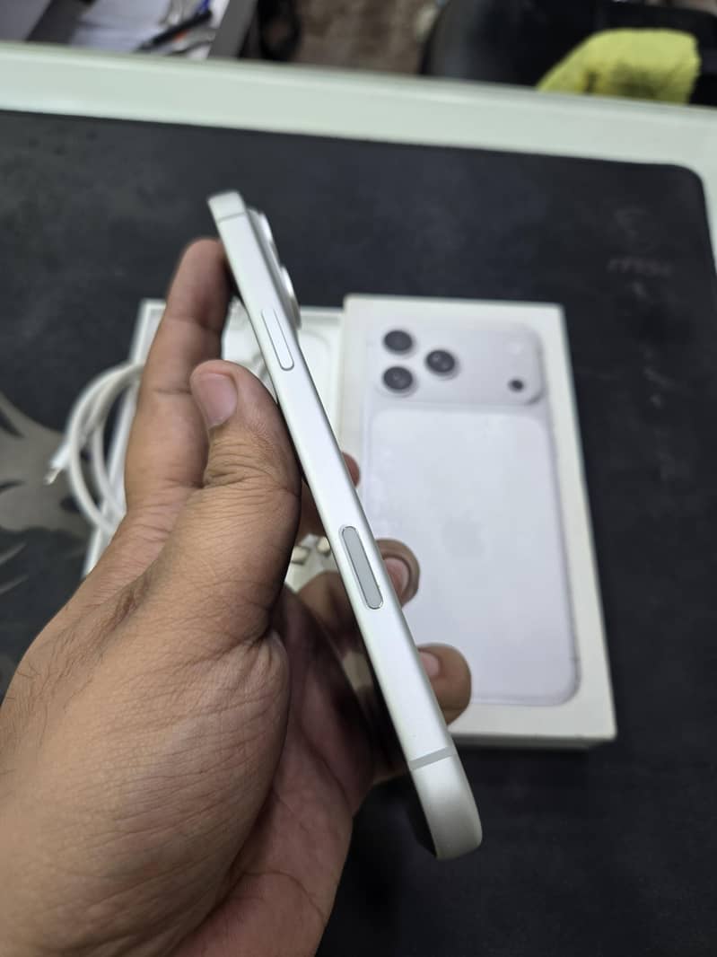 Apple iPhone 17 Pro Max 2